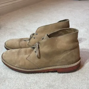 👟 Clark‘s originals Tan lace up leather desert boots with natural crêpe soles