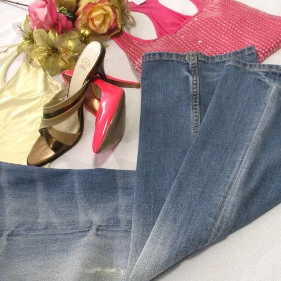 🌹💖 EXPRESS VINTAGE REROCK BOOT CUT JEANS – SIZE 2R – NWOT 🌹💖
