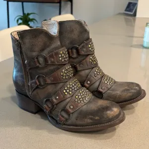 🦅 Freebird by Steven Grady Ice Gray / Brown Studded Leather Ankle Boots Booties