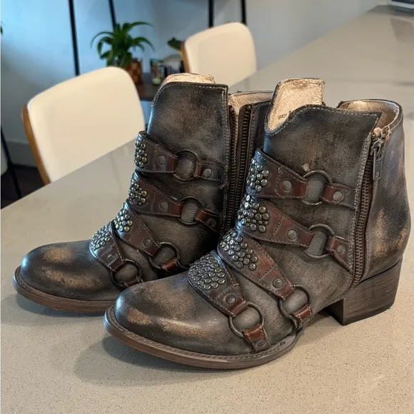 🦅 Freebird by Steven Grady Ice Gray / Brown Studded Leather Ankle Boots Booties