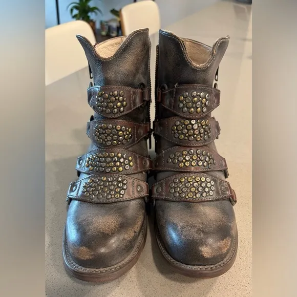🦅 Freebird by Steven Grady Ice Gray / Brown Studded Leather Ankle Boots Booties