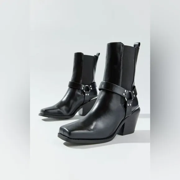 🆕 URBAN OUTFITTERS | LOLA SQUARE TOE BOOT | BLACK | SIZE: 8