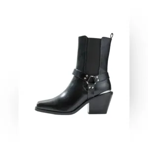 🆕 URBAN OUTFITTERS | LOLA SQUARE TOE BOOT | BLACK | SIZE: 8
