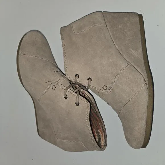 036 TOMS Desert Pull-On Lace Up Geige Suede Wedge Heel Ankle Boots Size 9.5W