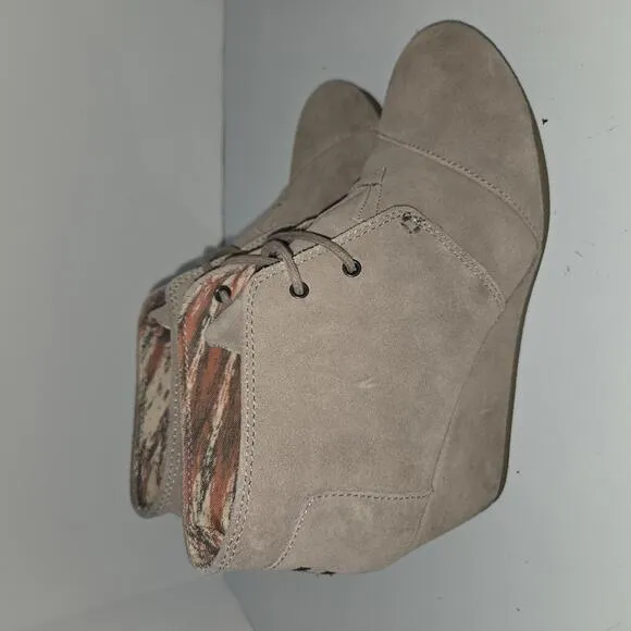 036 TOMS Desert Pull-On Lace Up Geige Suede Wedge Heel Ankle Boots Size 9.5W