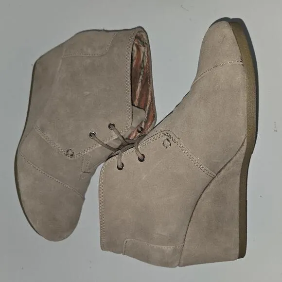 036 TOMS Desert Pull-On Lace Up Geige Suede Wedge Heel Ankle Boots Size 9.5W