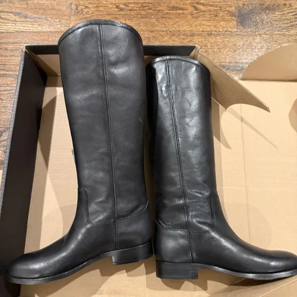 $259 Frye Melissa Button 2 Boots - Leather riding boots Sz 6