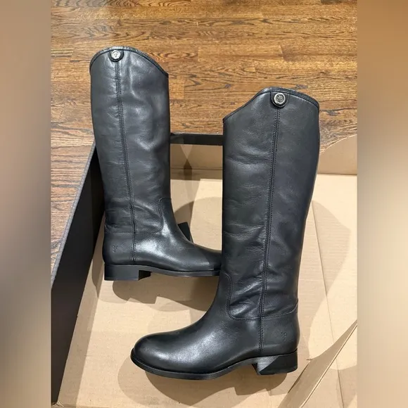 $259 Frye Melissa Button 2 Boots - Leather riding boots Sz 6