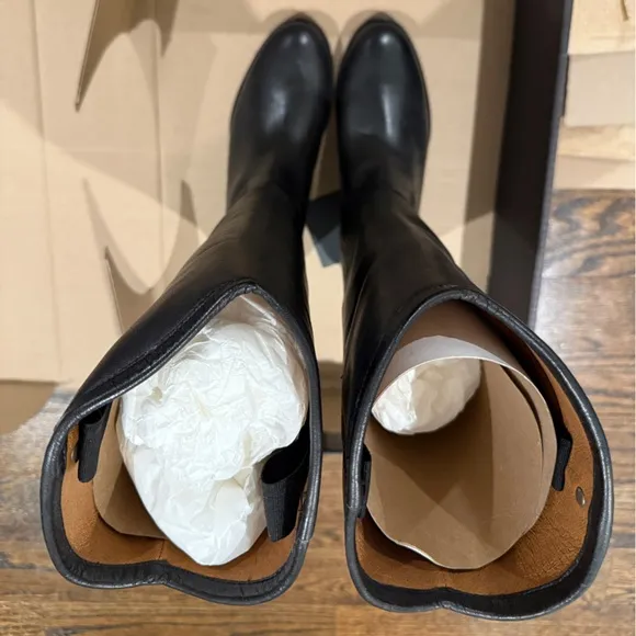 $259 Frye Melissa Button 2 Boots - Leather riding boots Sz 6