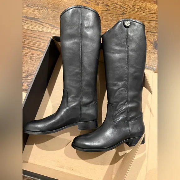 $259 Frye Melissa Button 2 Boots - Leather riding boots Sz 6