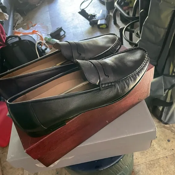 $395 New Pauli black loafers size 13 D