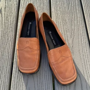 🤎A Etienne Aigner Jannie Size 5.5 Light Brown all Leather….