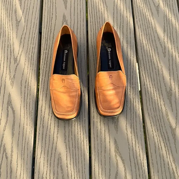 🤎A Etienne Aigner Jannie Size 5.5 Light Brown all Leather….