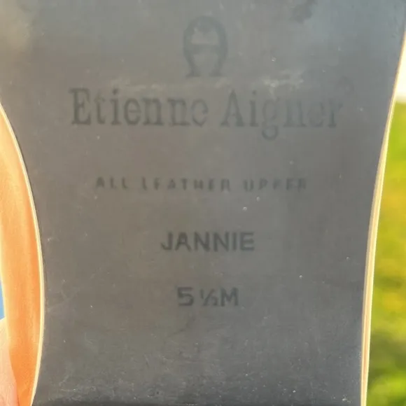 🤎A Etienne Aigner Jannie Size 5.5 Light Brown all Leather….