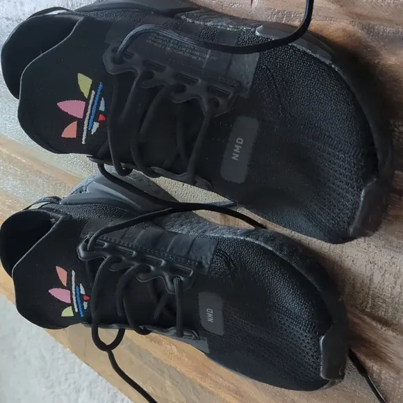 🌿ADIDAS NMDR1 SNEAKERS🌿