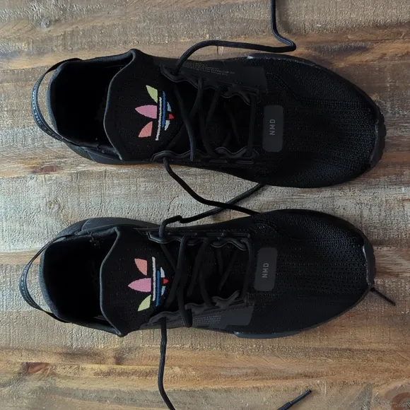 🌿ADIDAS NMDR1 SNEAKERS🌿