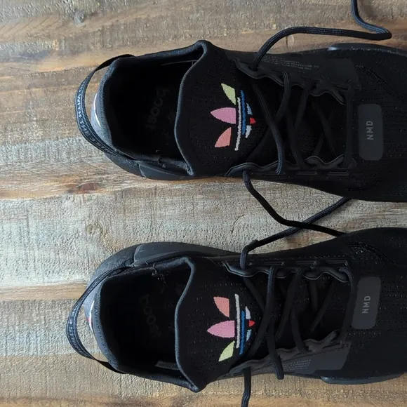 🌿ADIDAS NMDR1 SNEAKERS🌿