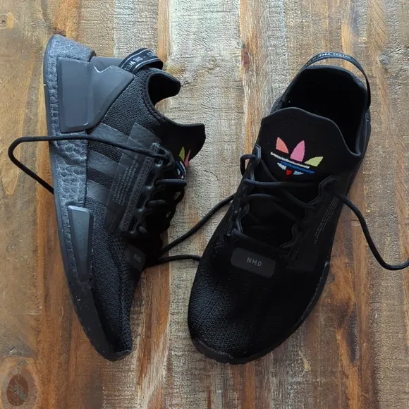 🌿ADIDAS NMDR1 SNEAKERS🌿