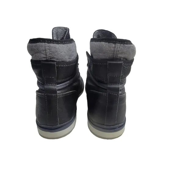 Aldo Men's size 9.5 Euro 42.5 dress casual black leather lace-up ankle boots.