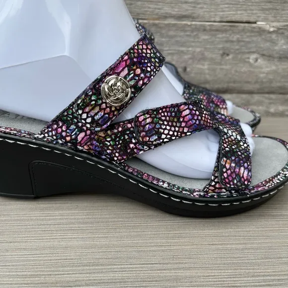 ALEGRIA LOTI LOT -299  METALLIC WEDGE STRAPPY SANDALS SIZE 38