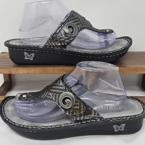 Alegria Womens Silver Carina Pewter Dazzler Slip On Thong Sandals 42