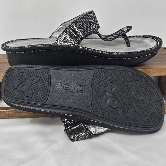 Alegria Womens Silver Carina Pewter Dazzler Slip On Thong Sandals 42