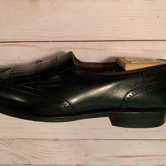 Allen Edmonds Black Kiltie Winslow Loafer with Brogue Wingtip design , size  9.5