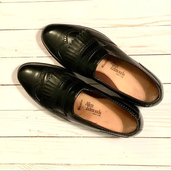 Allen Edmonds Black Kiltie Winslow Loafer with Brogue Wingtip design , size  9.5
