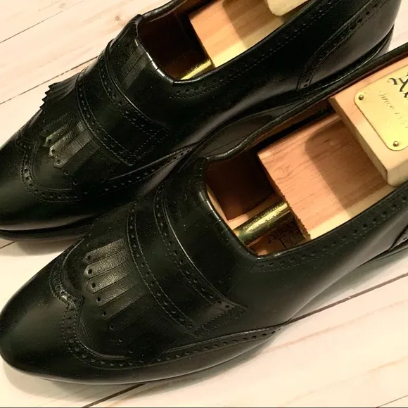 Allen Edmonds Black Kiltie Winslow Loafer with Brogue Wingtip design , size  9.5