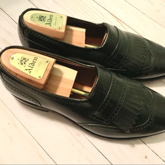 Allen Edmonds Black Kiltie Winslow Loafer with Brogue Wingtip design , size  9.5