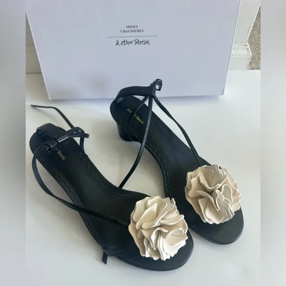 &amp; Other StoriesWomen's Natural Strappy Leather Sandals with flower