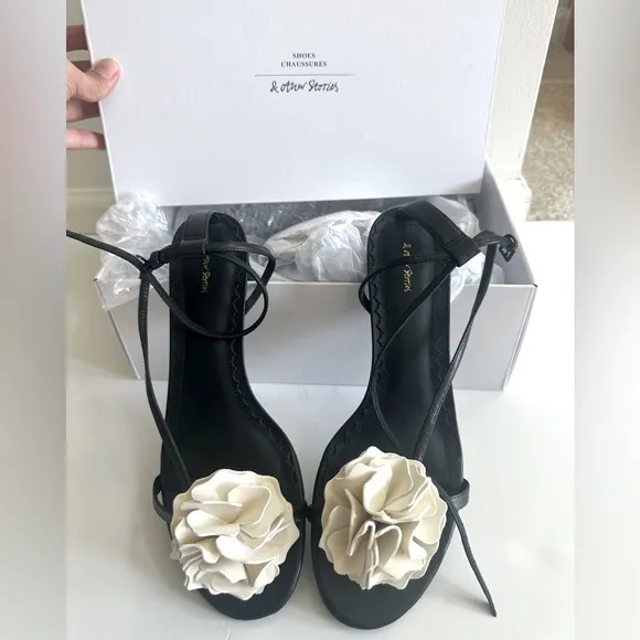 &amp; Other StoriesWomen's Natural Strappy Leather Sandals with flower