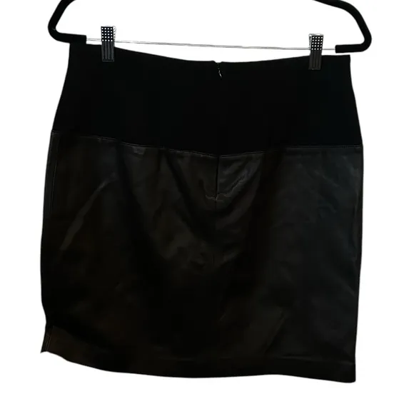 Ann Taylor Black Leather With Stretch Top Panel Size 8 Mini Skirt.