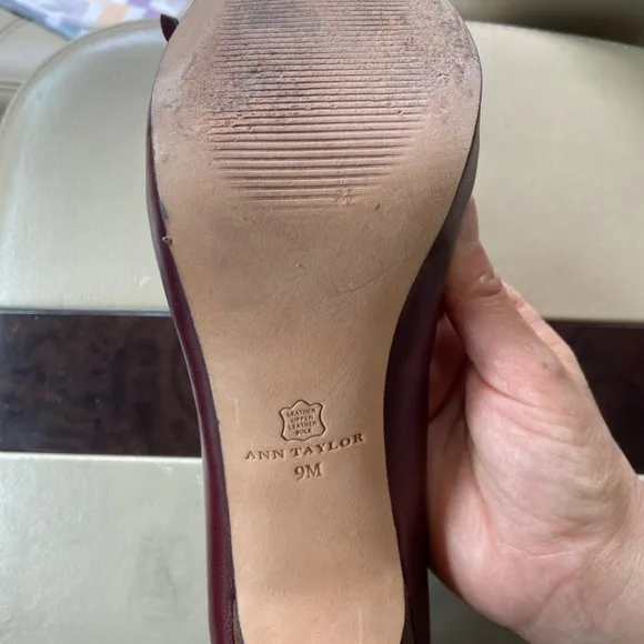ANN TAYLOR BURGUNDY RED LEATHER HEELS PUMPS SZ 9M platform Tassels Loafers