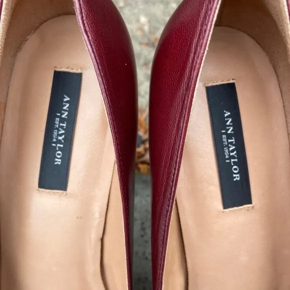 ANN TAYLOR BURGUNDY RED LEATHER HEELS PUMPS SZ 9M platform Tassels Loafers