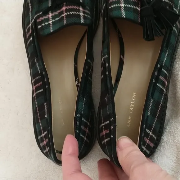 Ann Taylor Plaid Tassel Loafer Women's Size 7 Pink Green And Black