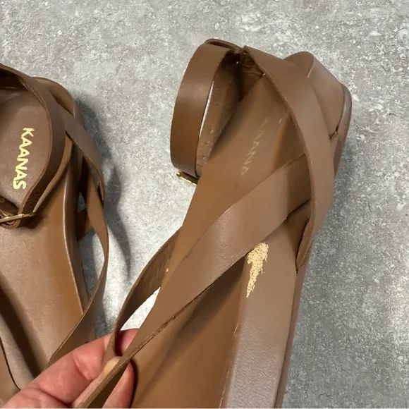Anthropologie Kaanas Koko Thong Strappy Greek Style Sandals in honey size 8