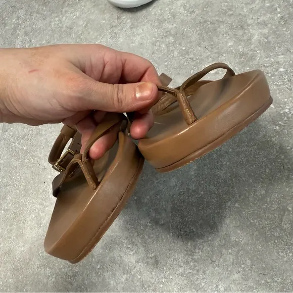 Anthropologie Kaanas Koko Thong Strappy Greek Style Sandals in honey size 8