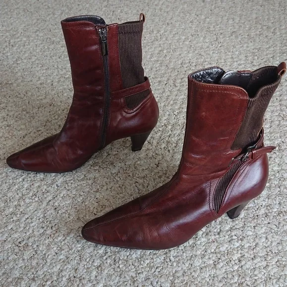 Aquatalia brown Leather Buckle ankle boots size 37