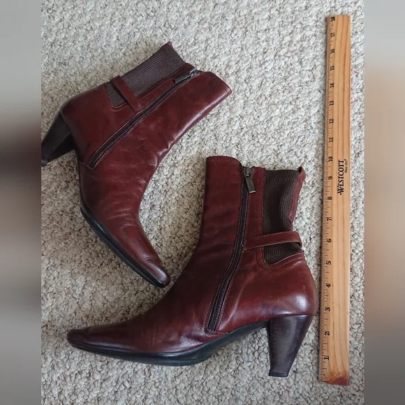 Aquatalia brown Leather Buckle ankle boots size 37