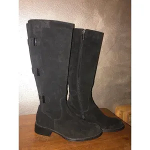 Aquatalia Unicorn Preppy Academia Edgy Goth Black Suede Water-Resistant Boots