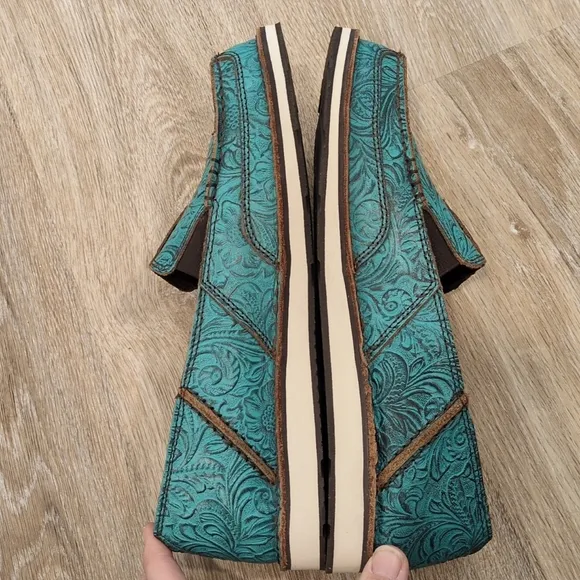 Ariat Turquoise Embossed Slip-On Loafers Women's size 11 B