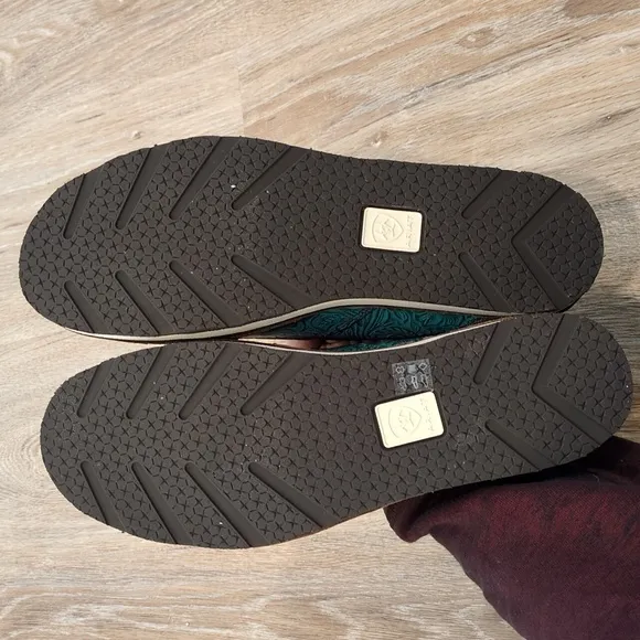 Ariat Turquoise Embossed Slip-On Loafers Women's size 11 B