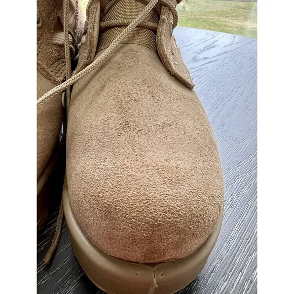 Army Desert Tan Hot Weather Combat Boots 4.5R Rocky Vibram Sole 8430-01-598-4961