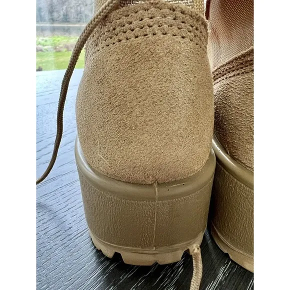 Army Desert Tan Hot Weather Combat Boots 4.5R Rocky Vibram Sole 8430-01-598-4961
