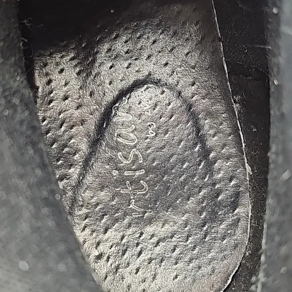 Artisan by Zigi Georgie Black Leather Rounded Toe Back Zip Low Heel Ankle Bootie