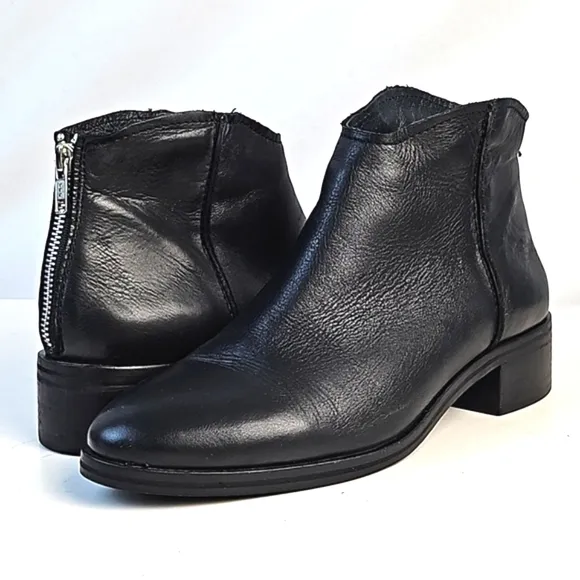 Artisan by Zigi Georgie Black Leather Rounded Toe Back Zip Low Heel Ankle Bootie