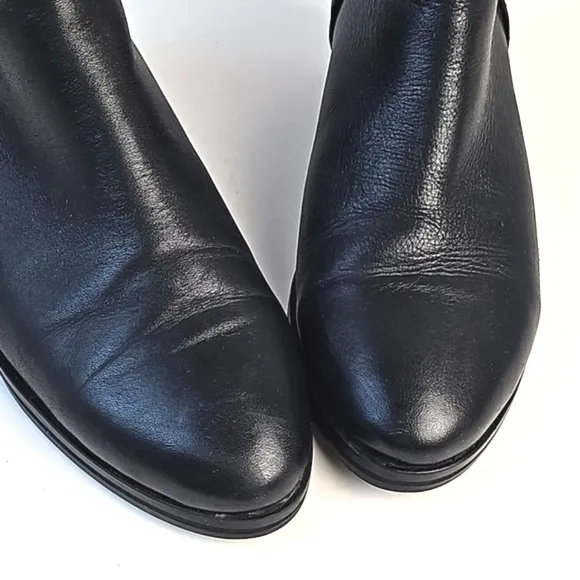 Artisan by Zigi Georgie Black Leather Rounded Toe Back Zip Low Heel Ankle Bootie