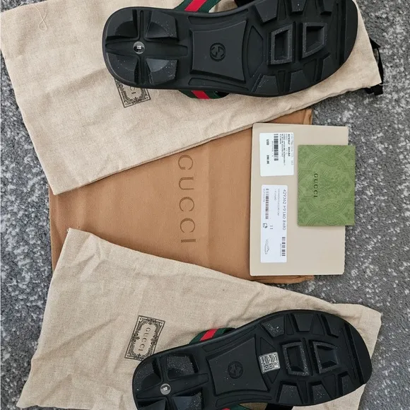 AUTHENTIC Gucci Men's Black and Green Sandals