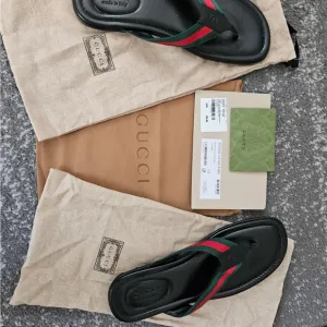 AUTHENTIC Gucci Men's Black and Green Sandals